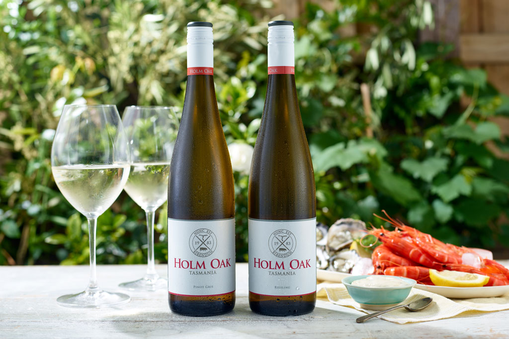 https://www.holmoakvineyards.com.au/wp-content/uploads/2023/05/Holm-Oak_BLOG_2023_05_Choosing-the-best-wine-glass-white-wine.jpg